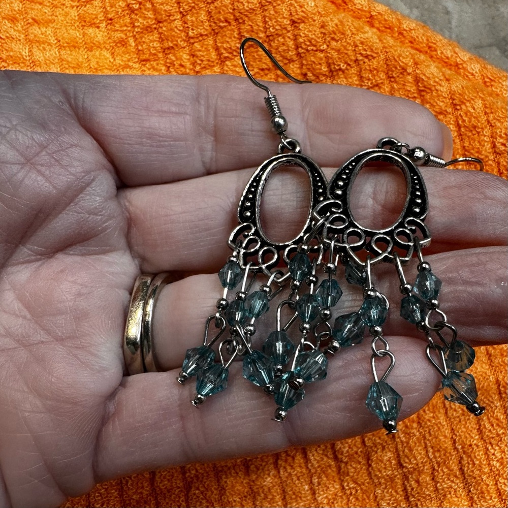 Silver and blue metal Dangle beaded pierced Earrings - Picture 6 of 6